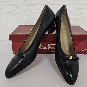 Salvatore Ferragamo Vintage Almond and Kitten Heel Pumps in Navy and Black Sz 9